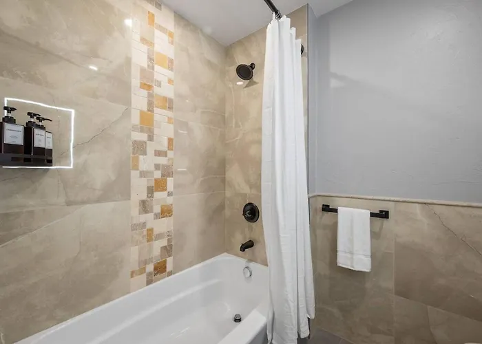 Pfr - Highland, 3br 2ba Shadyside Condo, Penthouse Unit, 2 Decks, Off-street Parking, 4th Floor Walkup * Pittsburgh