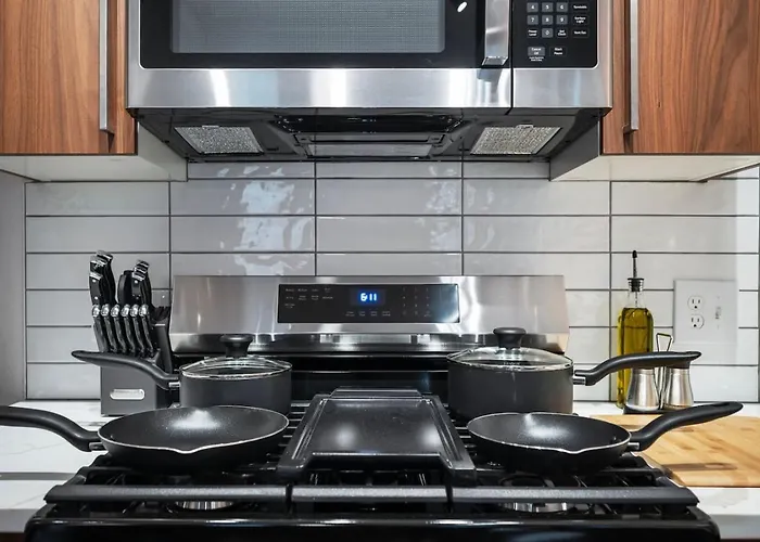 Pfr - Highland, 3br 2ba Shadyside Condo, Penthouse Unit, 2 Decks, Off-street Parking, 4th Floor Walkup