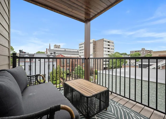 Pfr - Highland, 3br 2ba Shadyside Condo, Penthouse Unit, 2 Decks, Off-street Parking, 4th Floor Walkup
