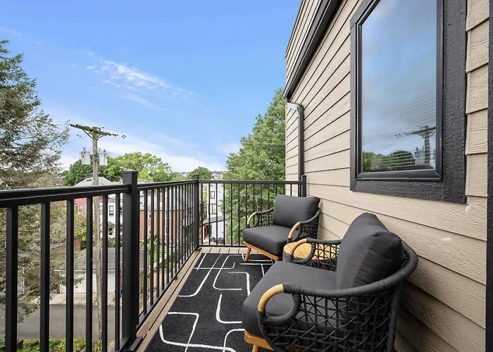Pfr - Highland, 3br 2ba Shadyside Condo, Penthouse Unit, 2 Decks, Off-street Parking, 4th Floor Walkup * Pittsburgh