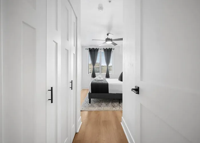 Apartamento Pfr - Highland, 3br 2ba Shadyside Condo, Penthouse Unit, 2 Decks, Off-street Parking, 4th Floor Walkup *
