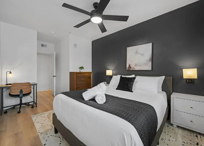 Pfr - Highland, 3br 2ba Shadyside Condo, Penthouse Unit, 2 Decks, Off-street Parking, 4th Floor Walkup * Pittsburgh
