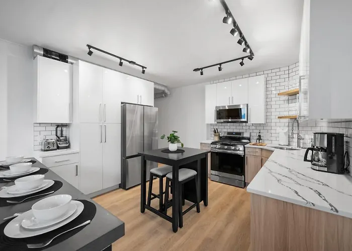 Pfr - Highland, 3br 2ba Shadyside Condo, Penthouse Unit, 2 Decks, Off-street Parking, 4th Floor Walkup Pittsburgh