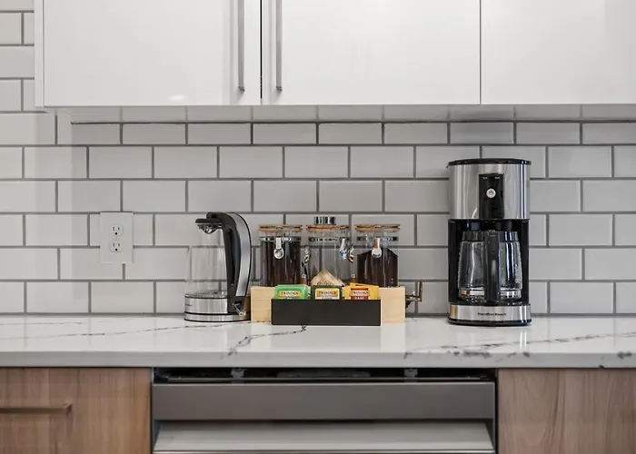 Apartamento Pfr - Highland, 3br 2ba Shadyside Condo, Penthouse Unit, 2 Decks, Off-street Parking, 4th Floor Walkup