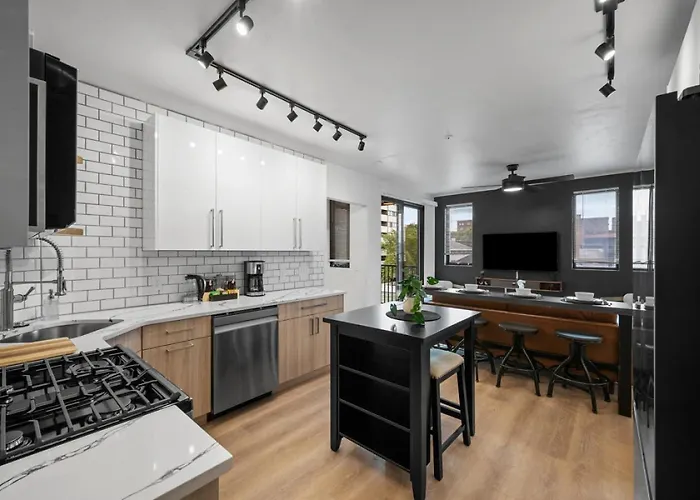 Pfr - Highland, 3br 2ba Shadyside Condo, Penthouse Unit, 2 Decks, Off-street Parking, 4th Floor Walkup Pittsburgh